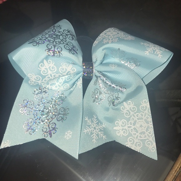 A Snowflake bow - Picture 1 of 1
